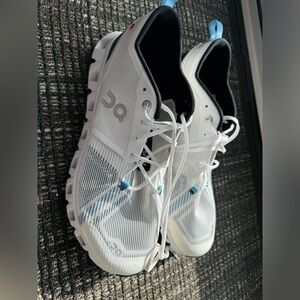 Men’s size 10 On Cloud sneakers - perfect condition -